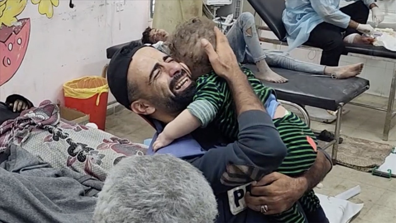İsrail'in Gazze saldırısında AA kameramanı Muhammed el-Alul, 4 çocuğunu ve 3 kardeşini kaybetti