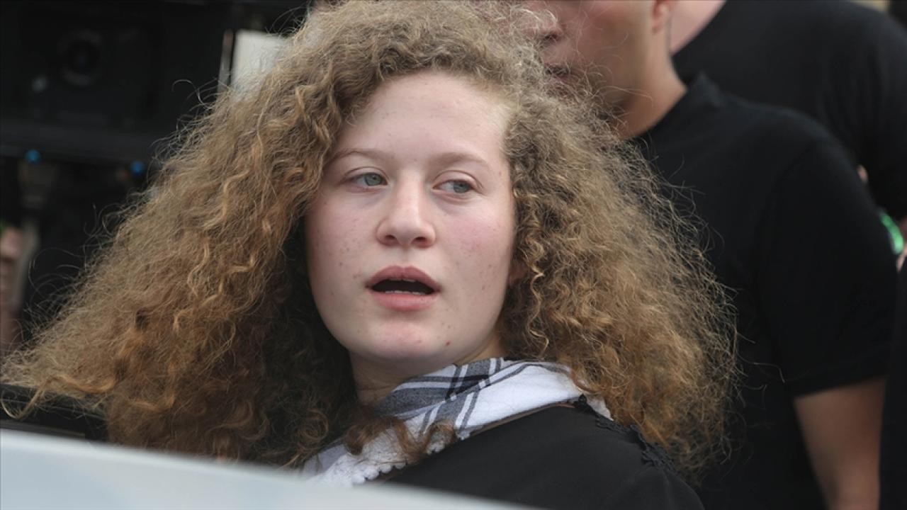 İsrail askerleri “Filistinli cesur kız“ Ahid et-Temimi’yi gözaltına aldı