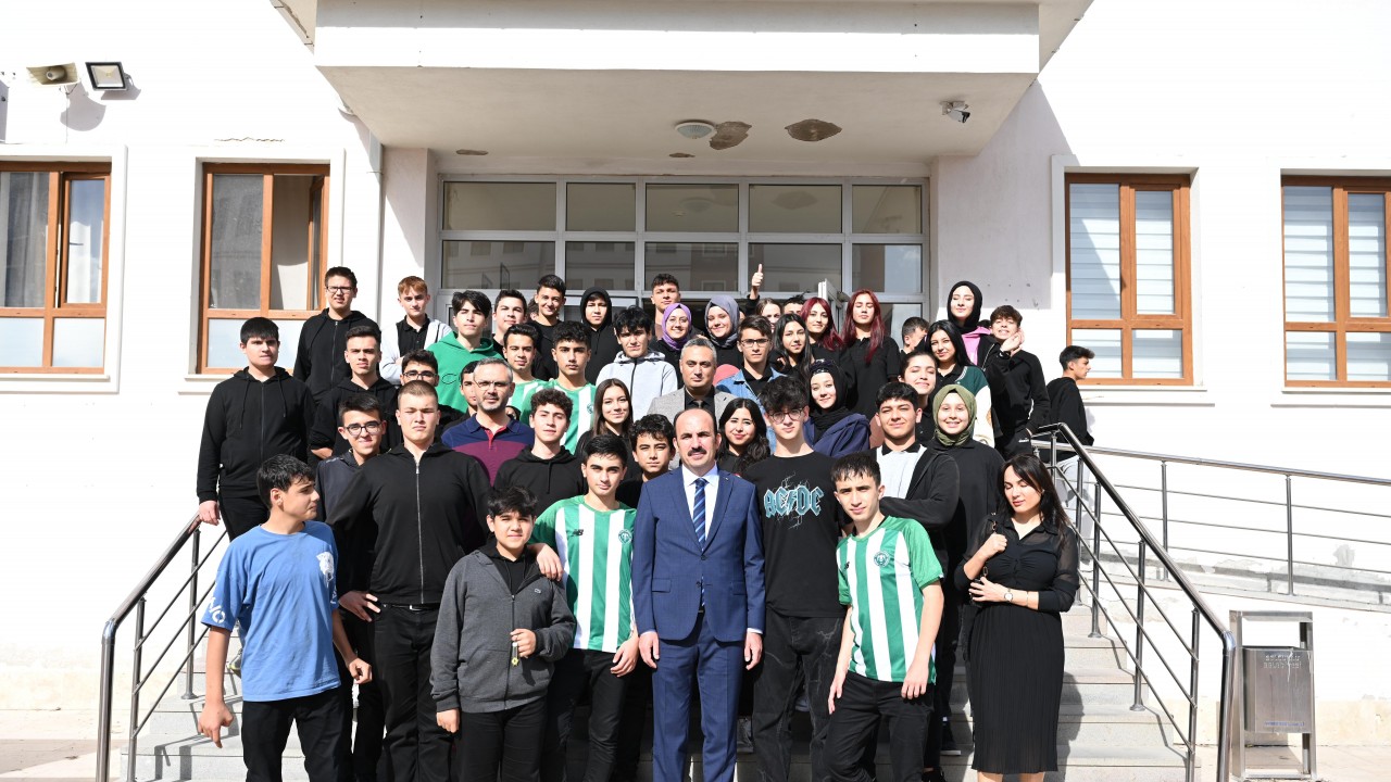 Başkan Altay öğrencilerle  bir araya geldi