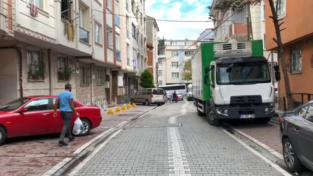 Doğurduğu bebeğini poşete koyup sokağa attı