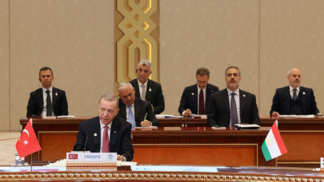 Cumhurbaşkanı Erdoğan Özbekistan’da liderler onuruna verilen yemeğe katıldı