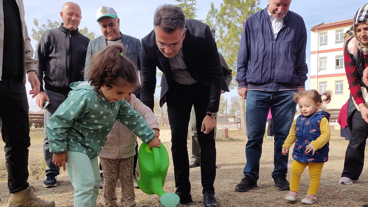 Kulu'da fidanlar toprakla buluşturuldu