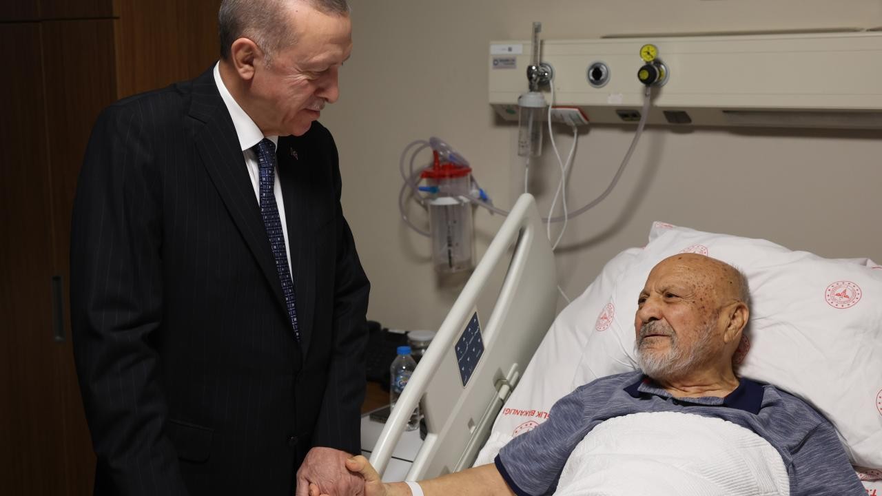 Cumhurbaşkanı Erdoğan eski Devlet Bakanı Aksay'ı hastanede ziyaret etti