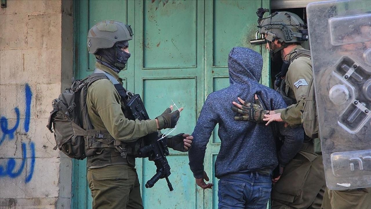 İsrail 20’den fazla Hamas mensubunu esir aldığını duyurdu