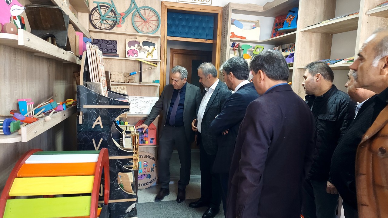 "Avuncuk" Ahşap oyuncak atölyesine ziyaret
