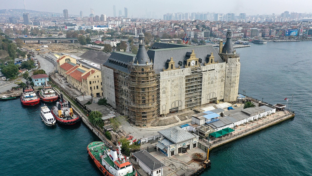 İstanbul'un sembollerinden tarihi Haydarpaşa Garı restorasyonla özgün haline kavuşuyor