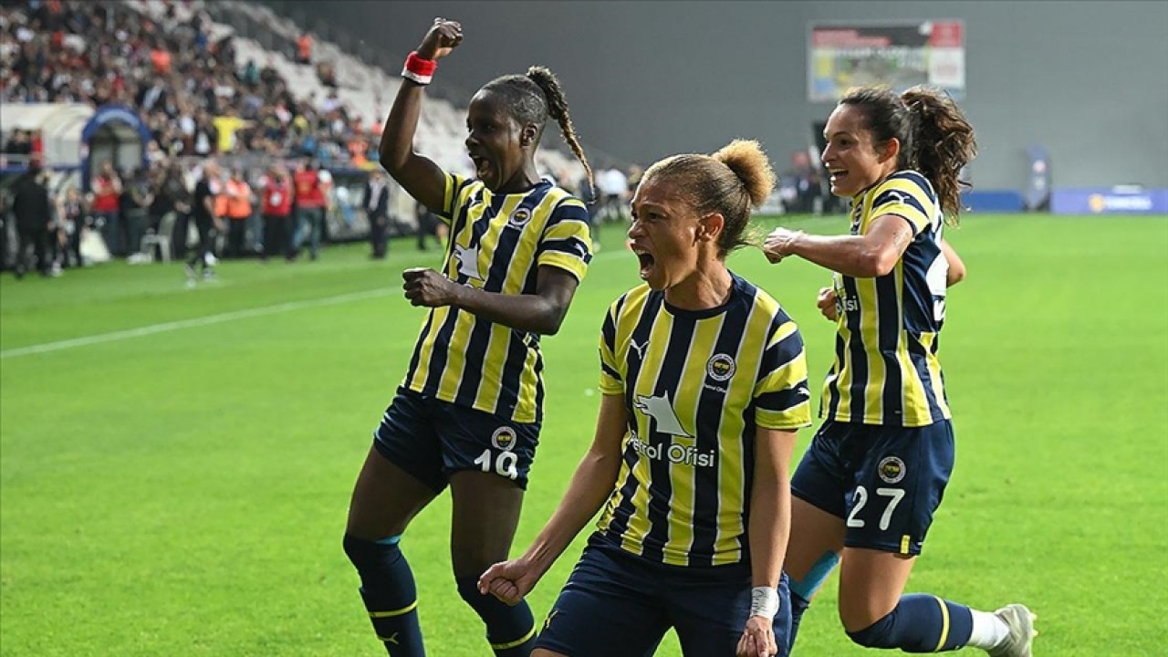 Kadın futbolu derbisinde Fenerbahçe, yarın Beşiktaş'ı konuk edecek