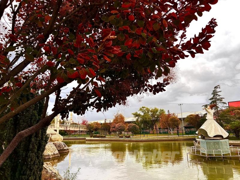 Karatay’ın parklarında sonbahar tüm renkleriyle yaşanıyor