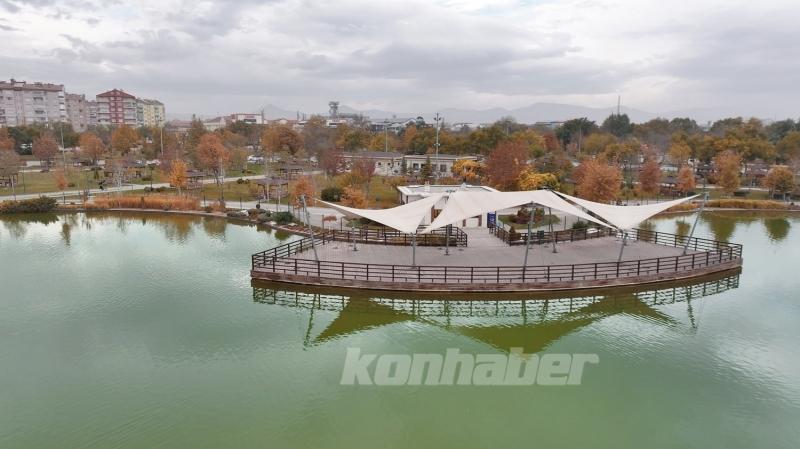 Karatay’ın parklarında sonbahar tüm renkleriyle yaşanıyor