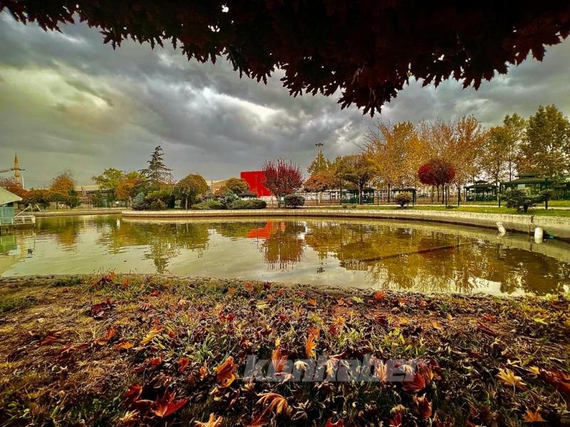 Karatay’ın parklarında sonbahar tüm renkleriyle yaşanıyor