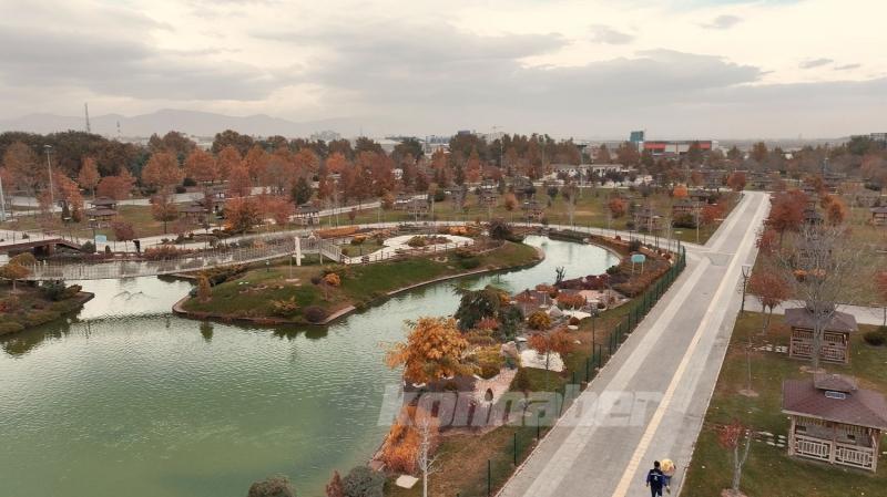 Karatay’ın parklarında sonbahar tüm renkleriyle yaşanıyor