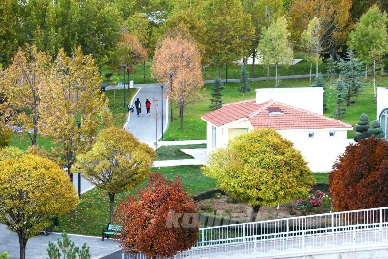 Karatay’ın parklarında sonbahar tüm renkleriyle yaşanıyor