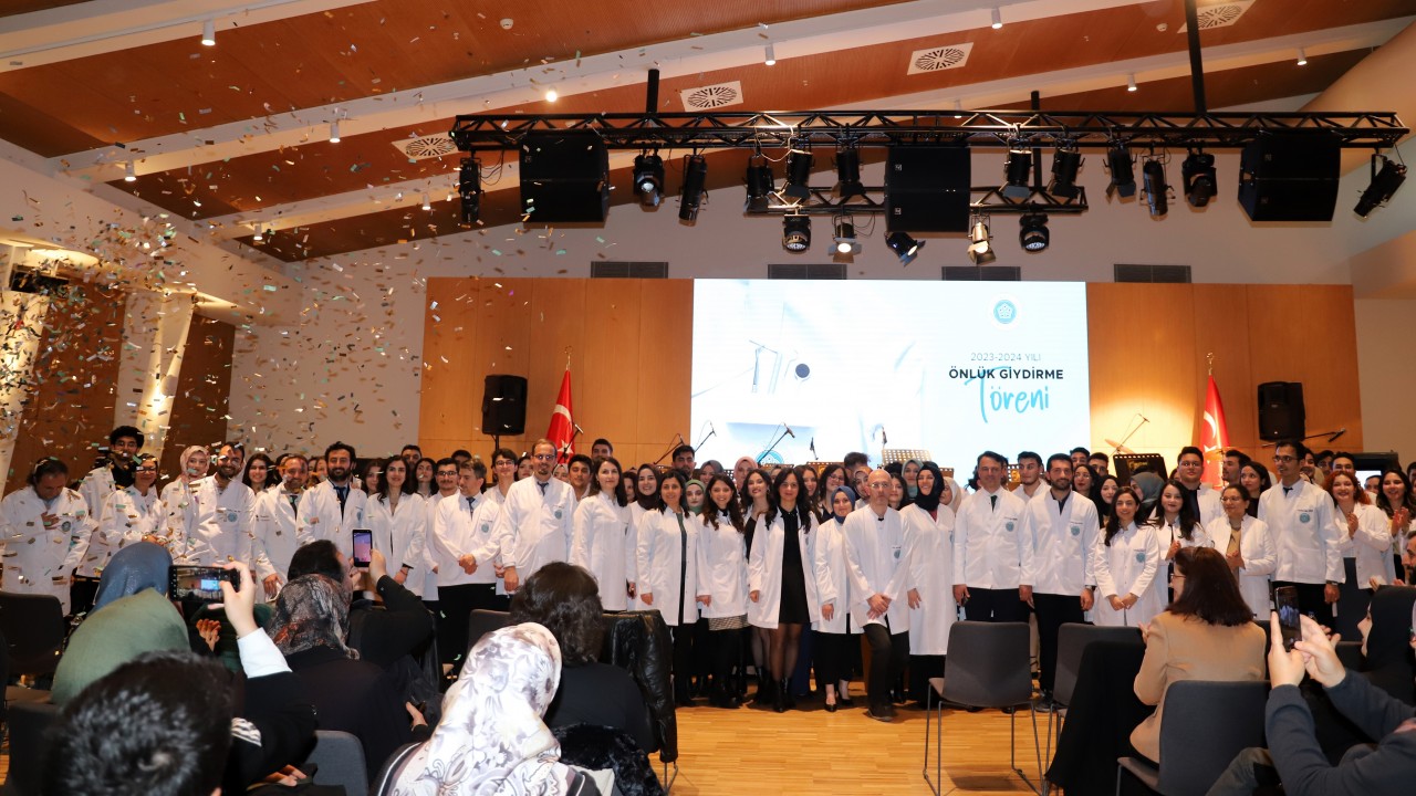 Geleceğin Diş Hekimleri Beyaz Önlüklerini Giydi