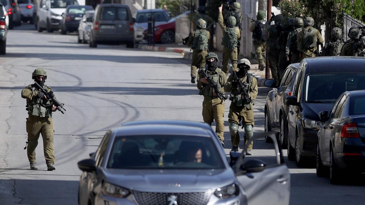 İsrail askerleri, Batı Şeria’da Filistinli bir gazeteciyi yaraladı