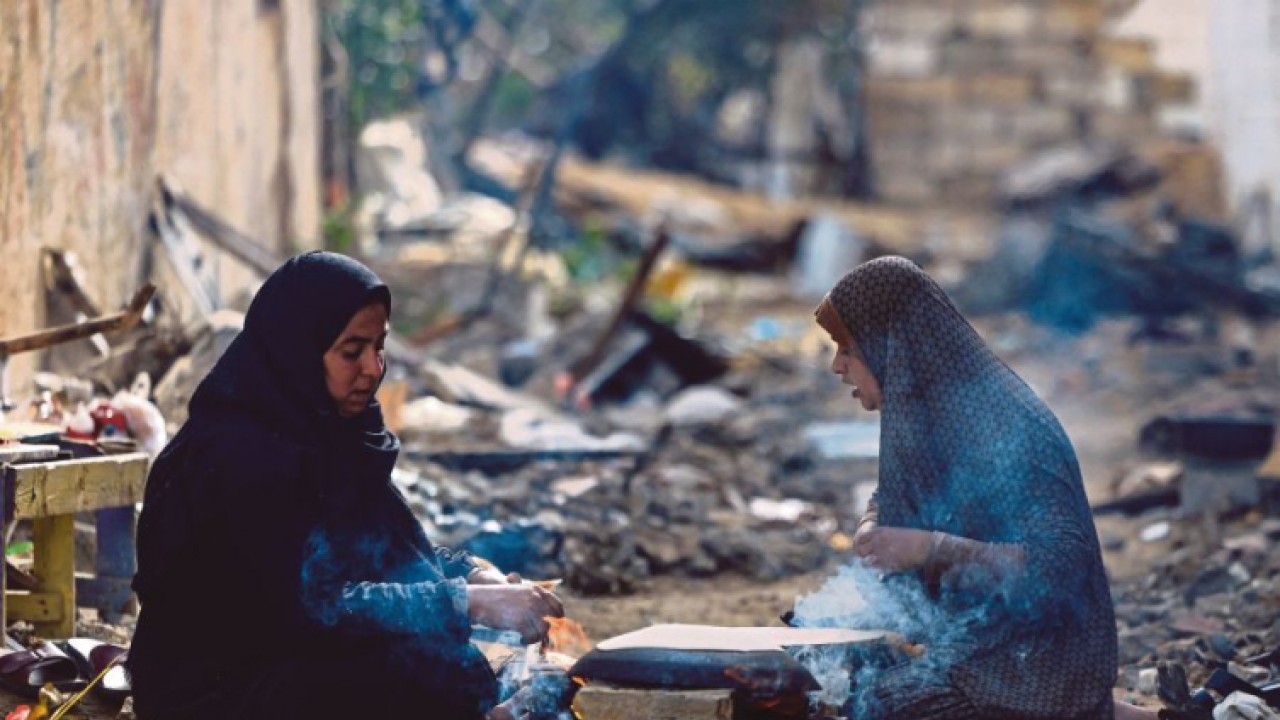 Ateşkesin ardından Gazzeliler evlerinin enkazını inceliyor: Yeniden inşa edeceğiz