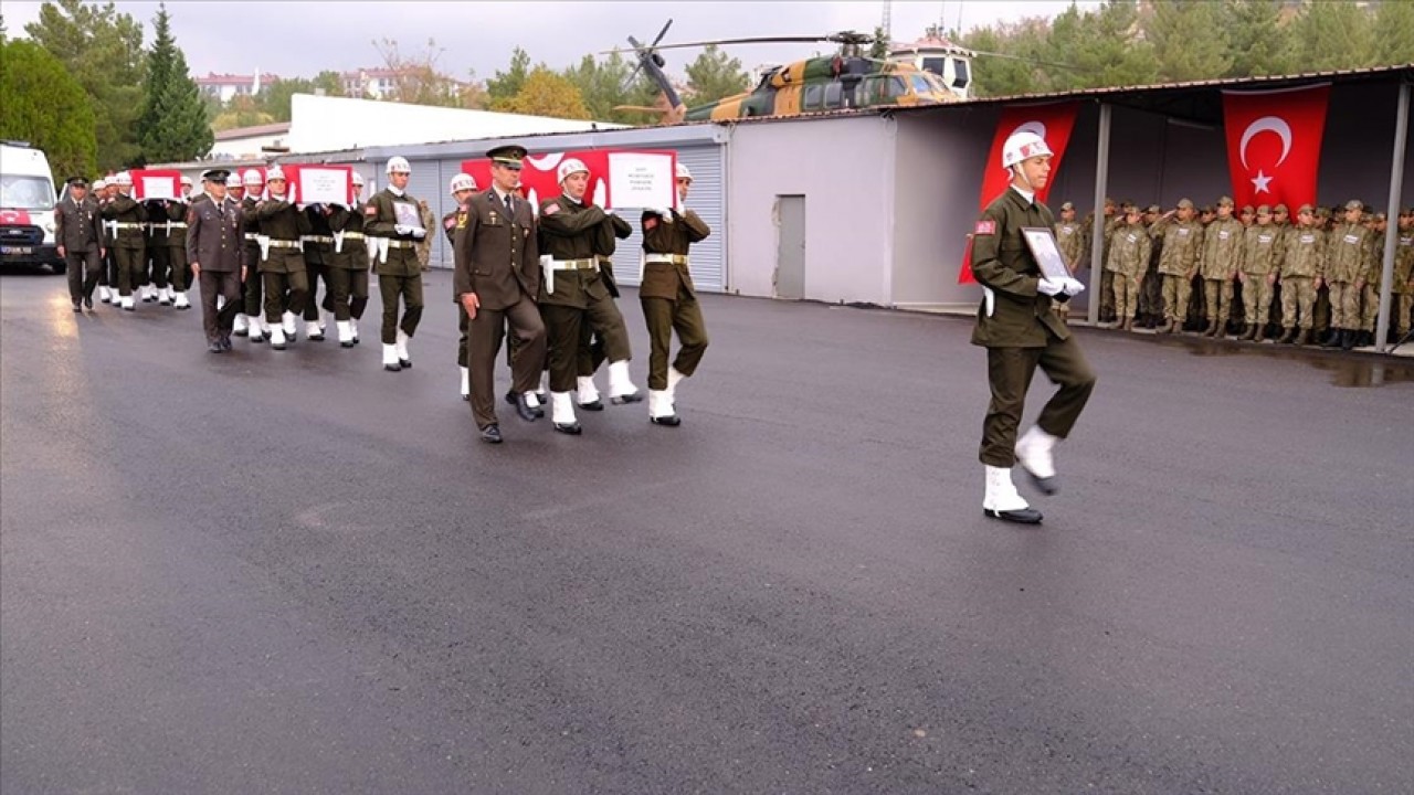 Pençe-Kilit Operasyonu bölgesinde şehit olan 3 asker için Şırnak’ta tören yapıldı