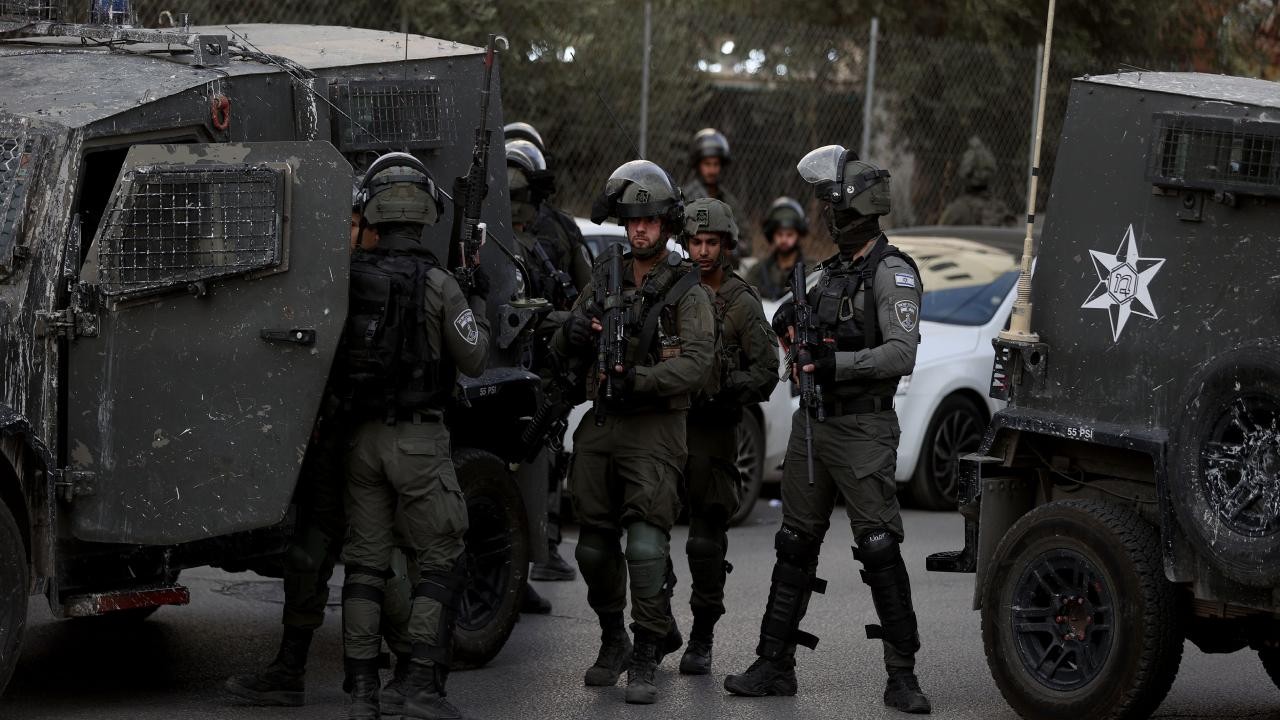 İsrail güçleri, Batı Şeria ve Doğu Kudüs'te 60 Filistinliyi gözaltına aldı