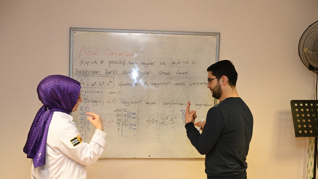 KOMEK, açtığı kurslarla işitme engelli bireylerin gelişimine katkı sağlıyor