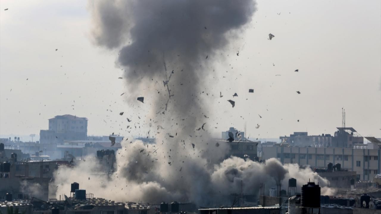 İsrail gece boyunca Gazze’yi bombaladı