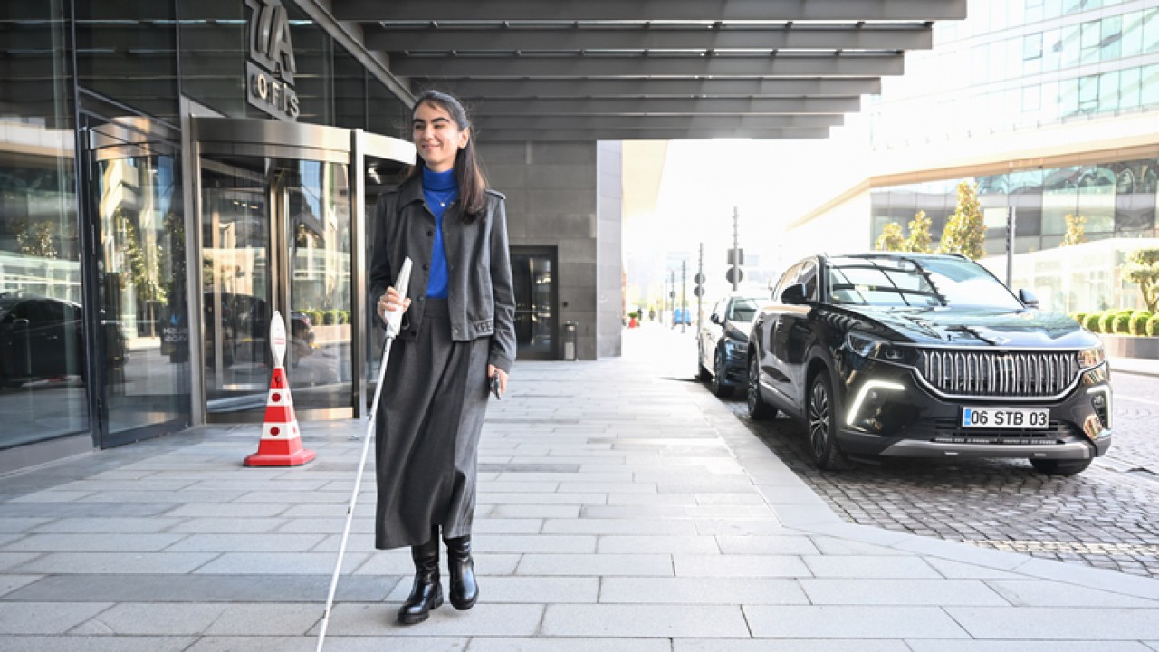 Görme engelli genç girişimci Zülal Tannur, geliştirdiği teknolojiyle Togg'un gözleri oldu