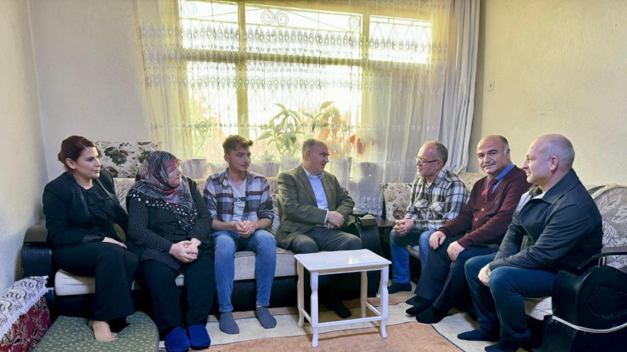 Vali Vahdettin Özkan'dan şehit ailesine ziyaret 