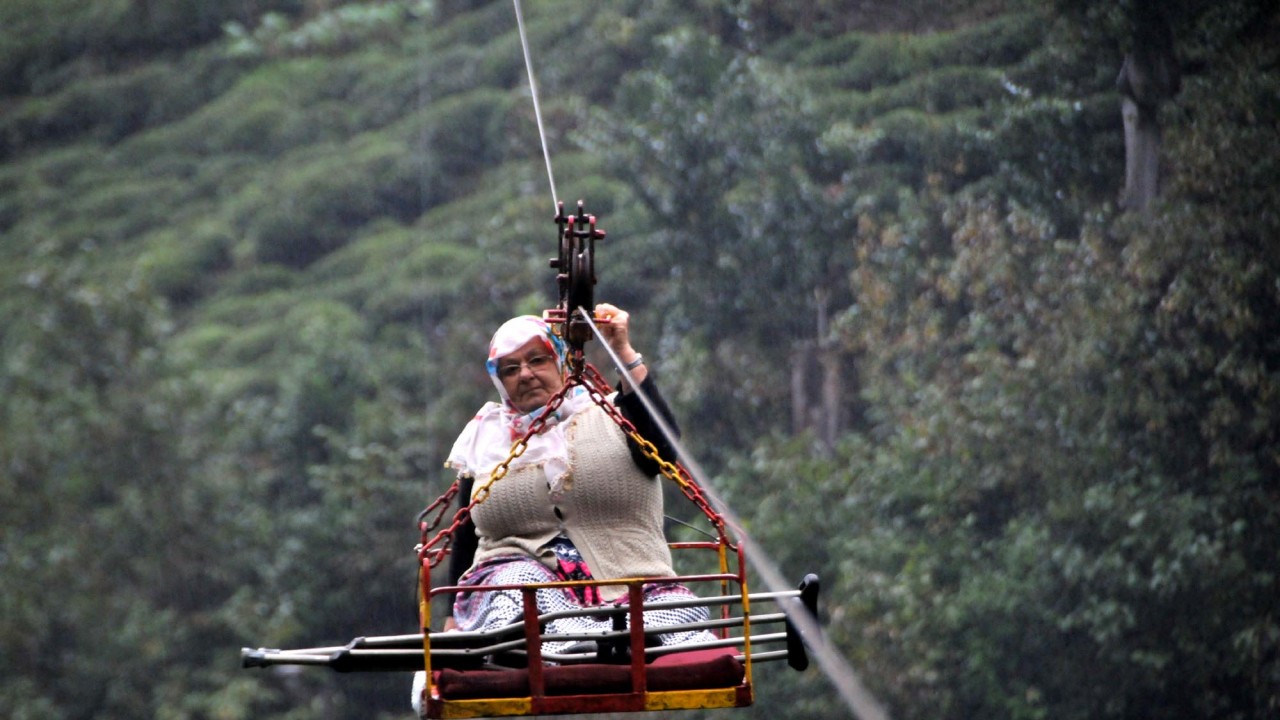 Tehlikeli teleferik yolculuğu ‘yol’ ile son buldu