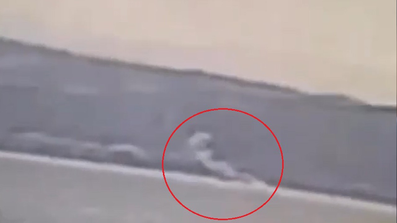 5.1’lik depremden 7 dakika önce denizden duman yükselmiş