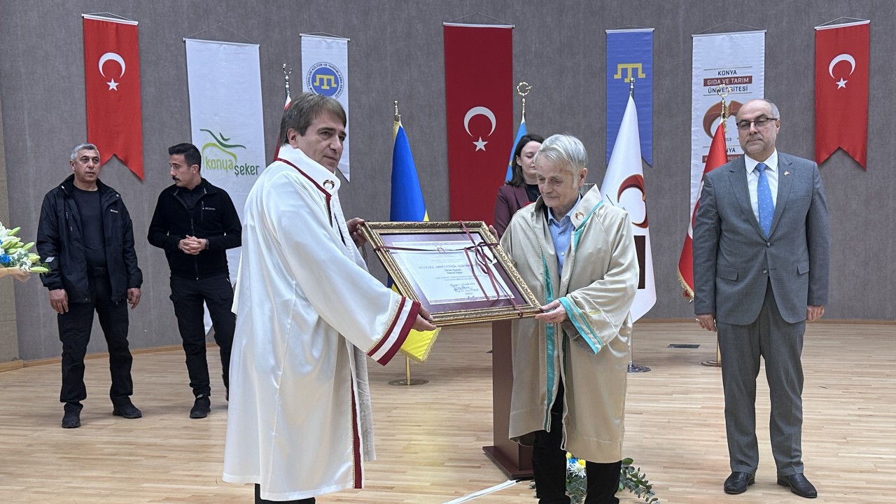 Kırım Tatar Türk halkının lideri Kırımoğlu’na Konya’da fahri doktora unvanı takdim edildi
