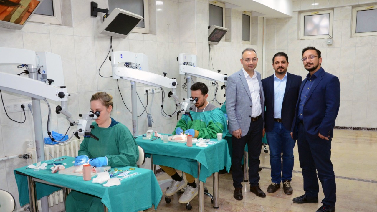 Mikrocerrahlar NEÜ’deki özel donanımlı laboratuvarda eğitim alıyor