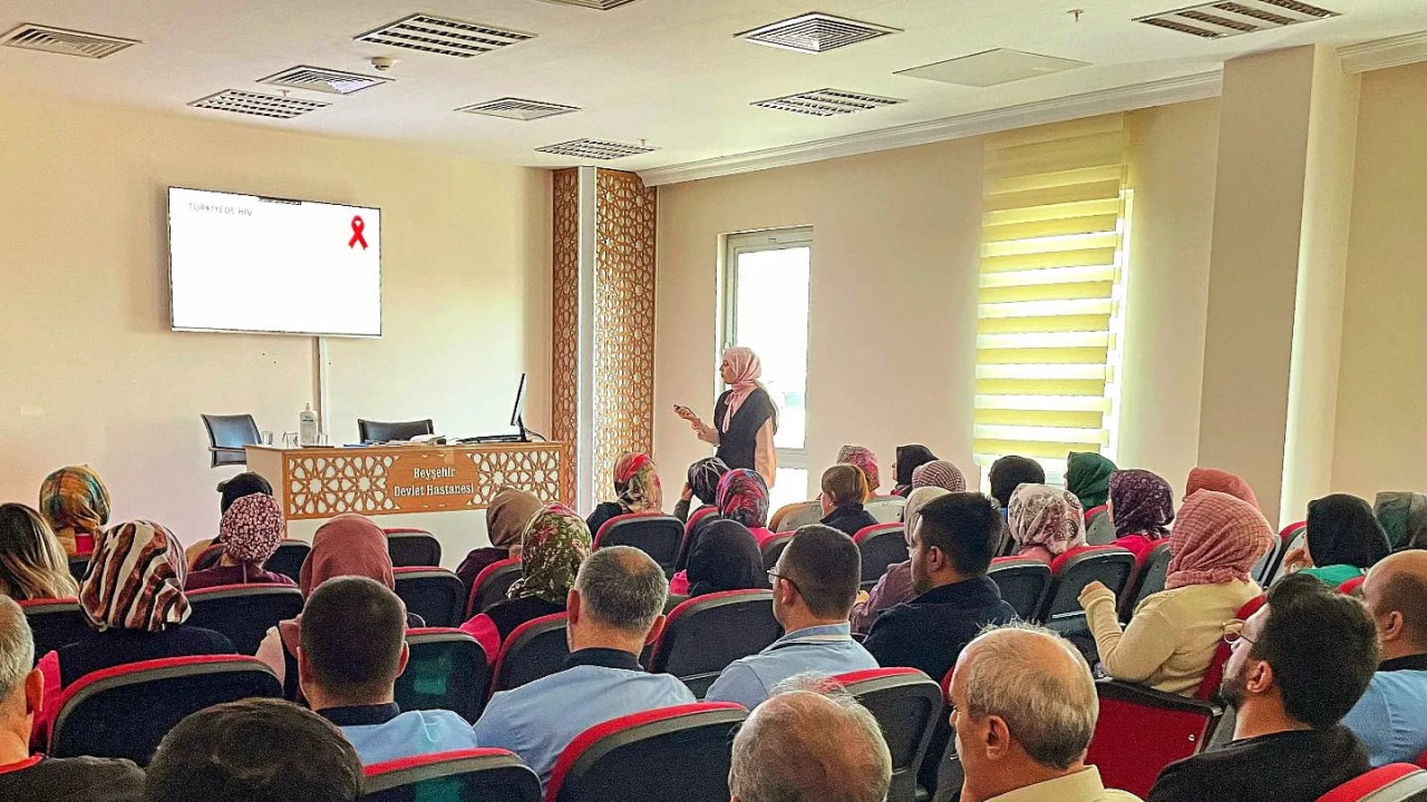Beyşehir’de sağlık çalışanlarına HIV bilgilendirmesi yapıldı