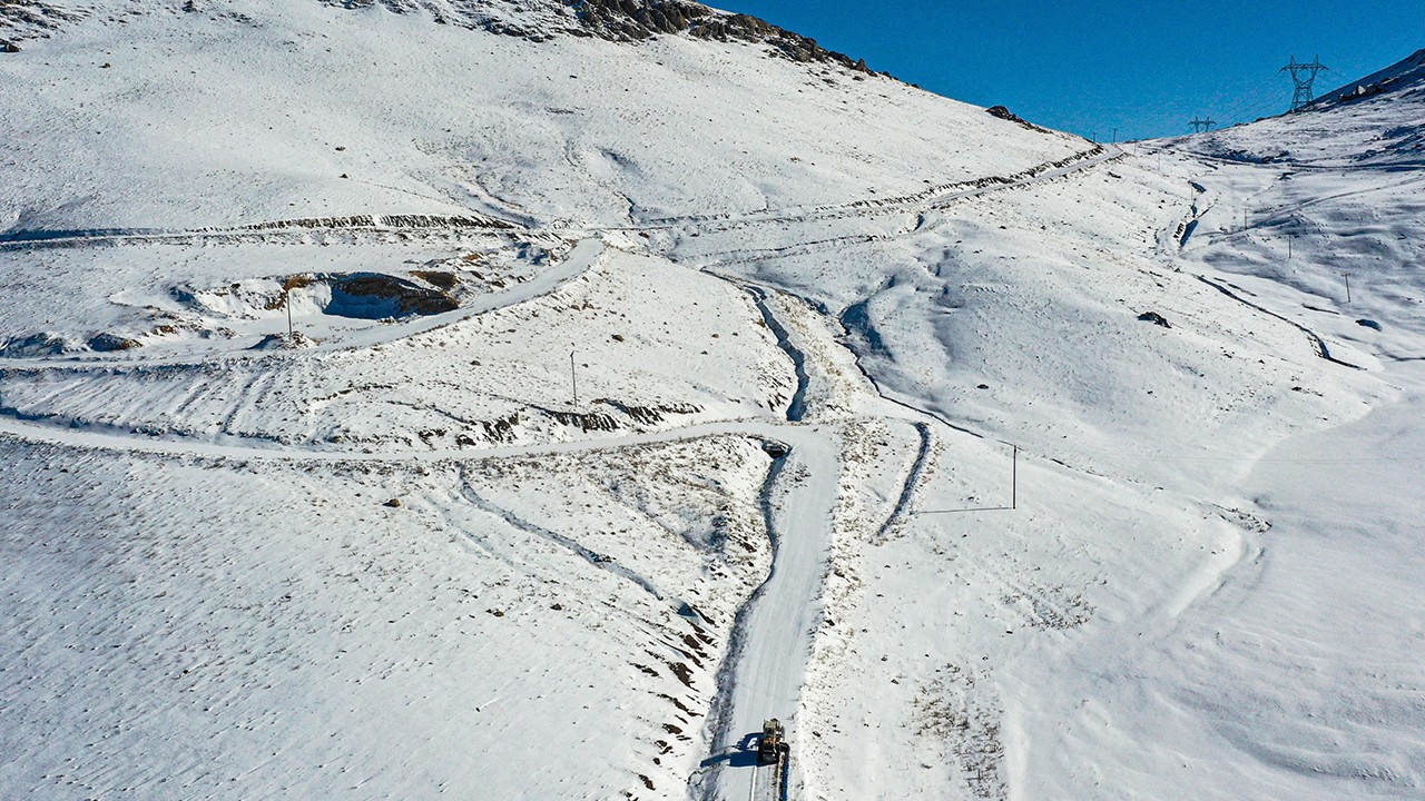 Kardan kapanan 134 yerleşim yerinin yolu açıldı