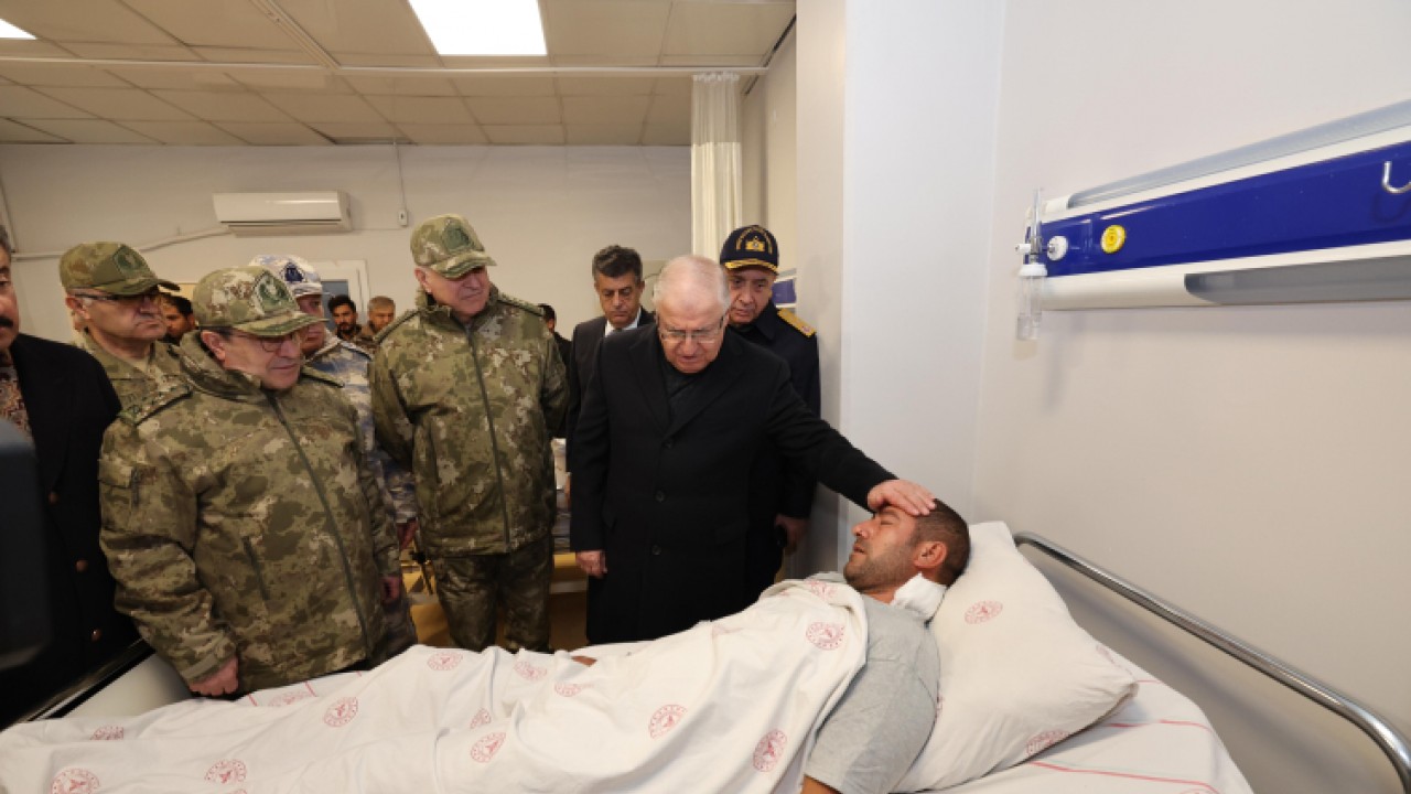 Bakan Güler yaralı askerleri ziyaret etti