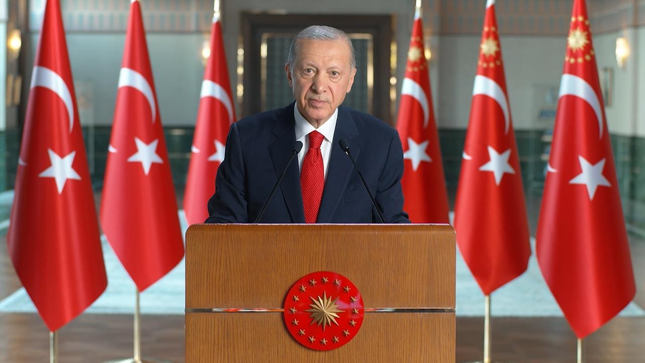 Cumhurbaşkanı Erdoğan:  3-5 oy alacağız diye bölücü hainlere kapı kulu olanlara meydanı bırakmayacağız