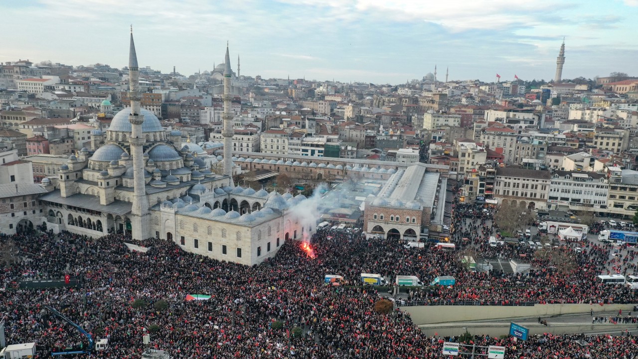 Tarihi yürüyüş! Binlerce vatandaş "Şehitlerimize rahmet Filistin'e destek" için buluştu