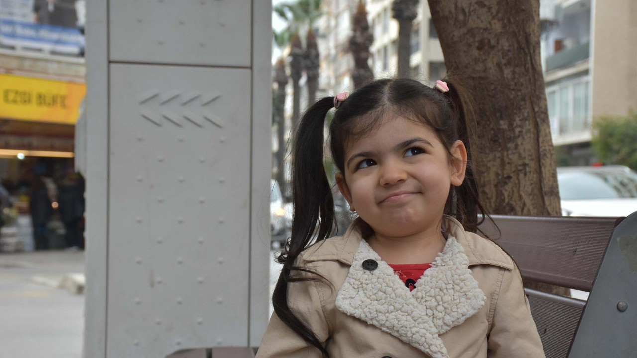 SMA hastası Azra, tedaviden sonra desteksiz yürümeye başladı