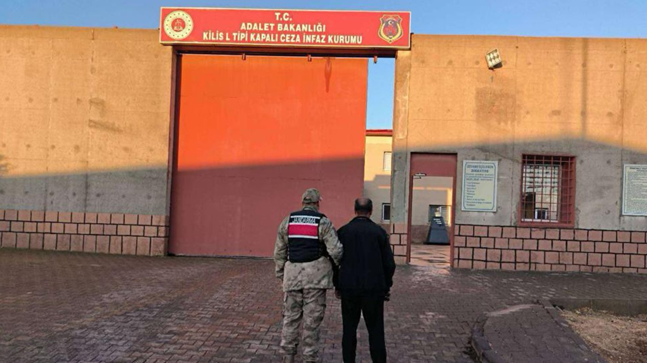 Hapishaneye ziyarete gitti, tutuklandı