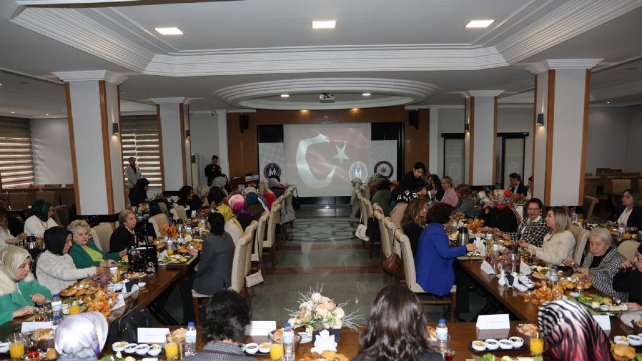 Konya'da polis eşleri ile STK temsilcileri bir araya geldi