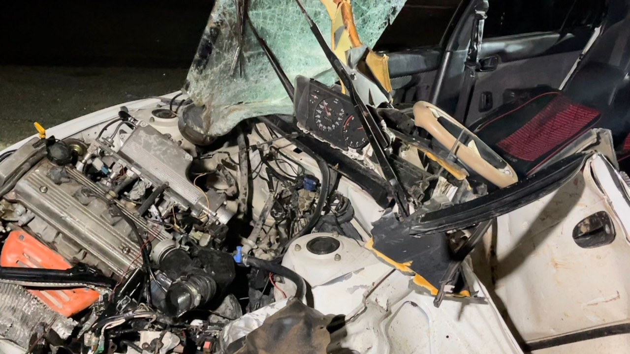 Kaza yapan otomobilin hız göstergesi 240 kilometrede takılı kaldı: 2 yaralı