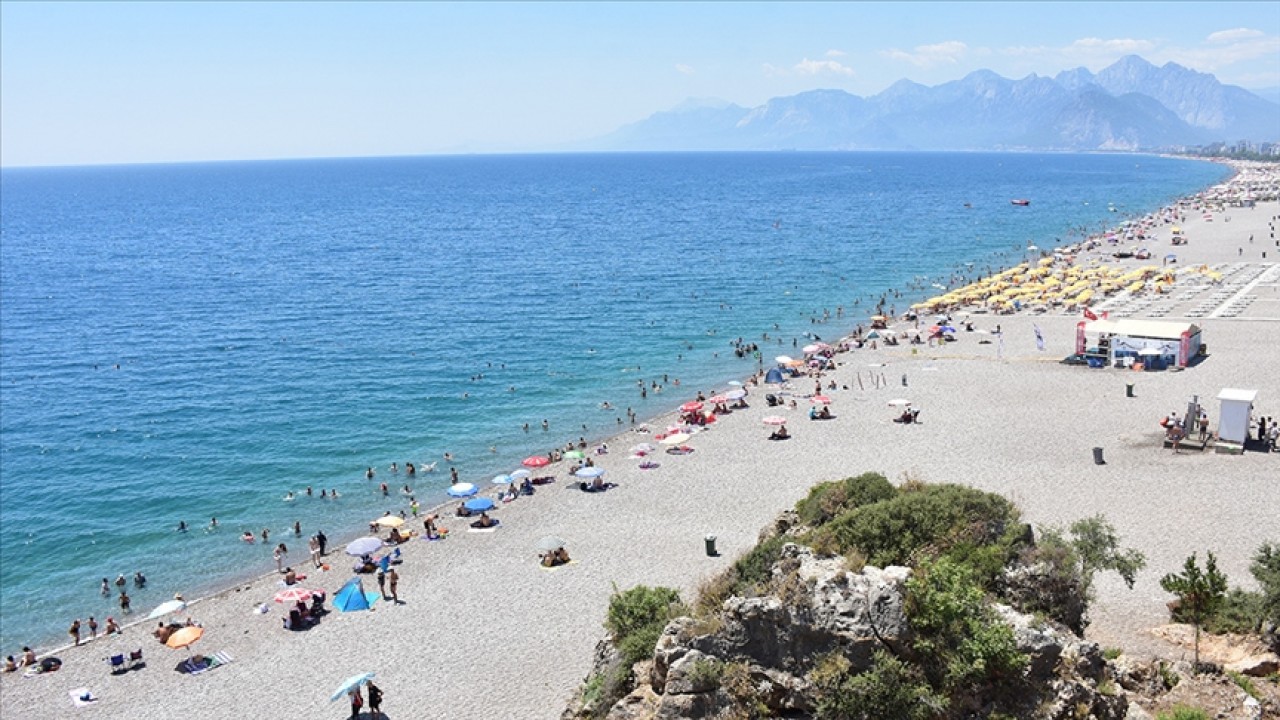 Antalya'da 2023'te turist rekoru kırıldı
