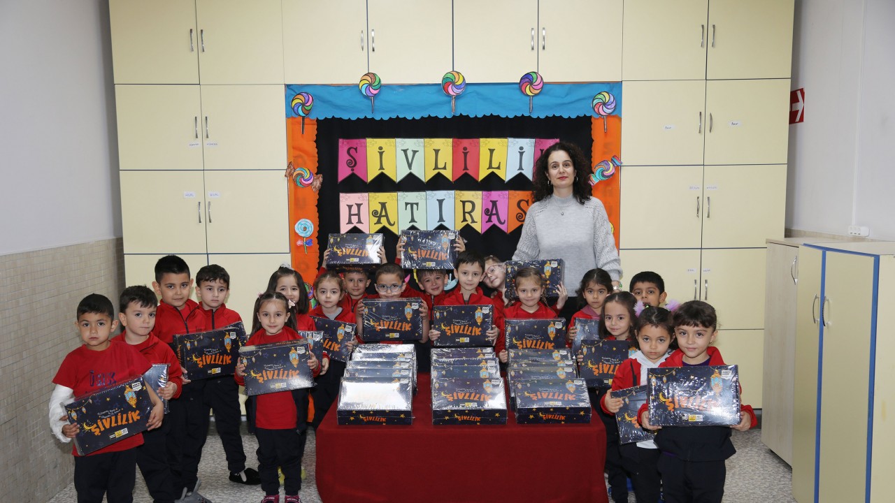 Konya Büyükşehir çocukları Şivlilik hediyeleriyle sevindiriyor