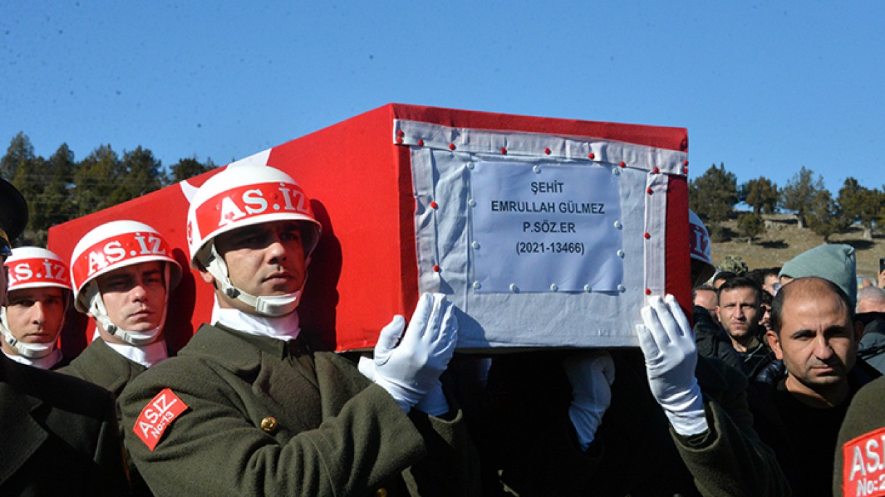 Şehit Emrullah Gülmez, son yolculuğuna uğurlandı