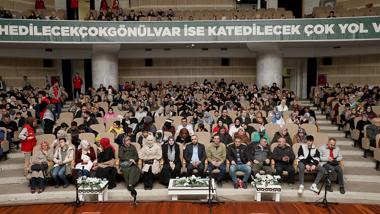 Filistin’de yaşanan acılar, “gün doğmadan” adlı tiyatro oyunuyla anlatıldı