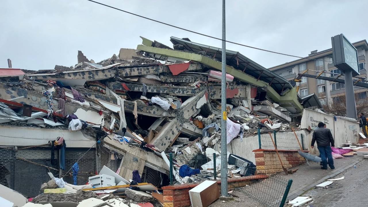 Depremde 44 kişinin öldüğü ’Said Bey Sitesi’ davasında şantiye şefine tahliye