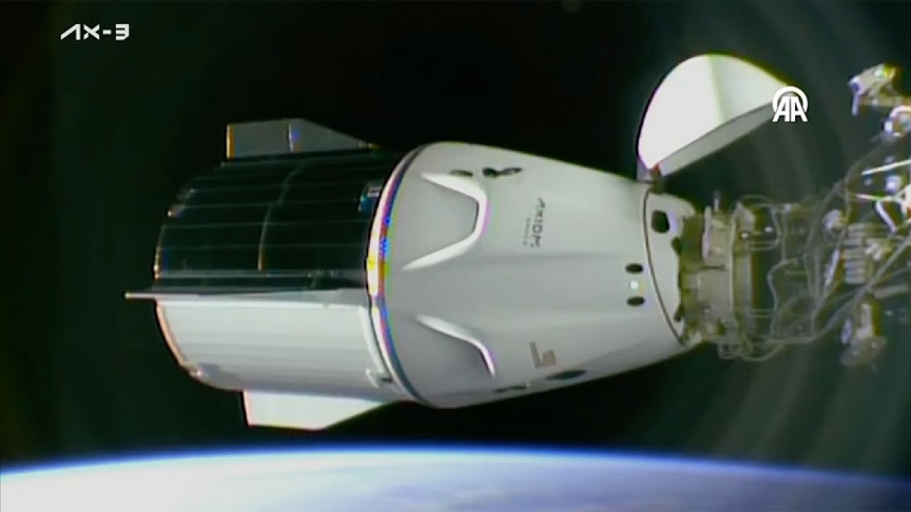 Dragon uzay aracı Uluslararası Uzay İstasyonu'na kenetlendi