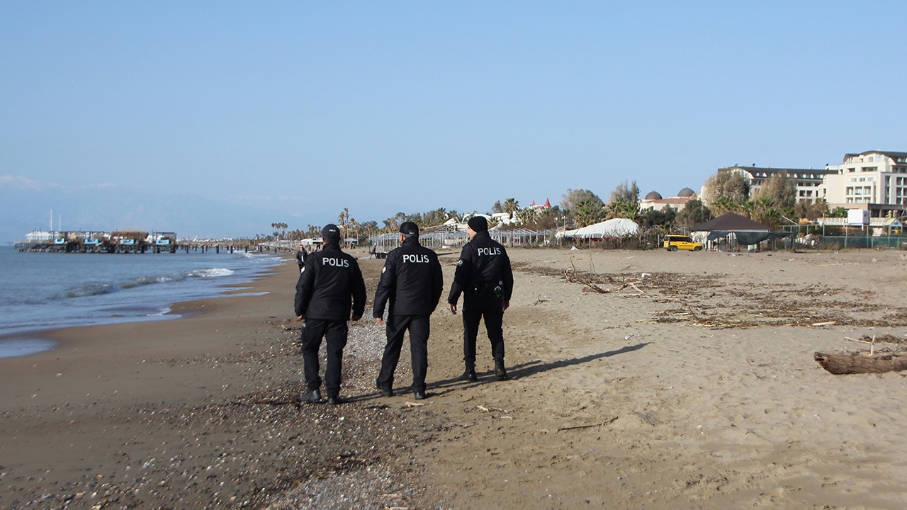 Bir haftada 8 ceset bulundu! Polisler cansız bedenlerin vurduğu sahillerde devriye geziyor