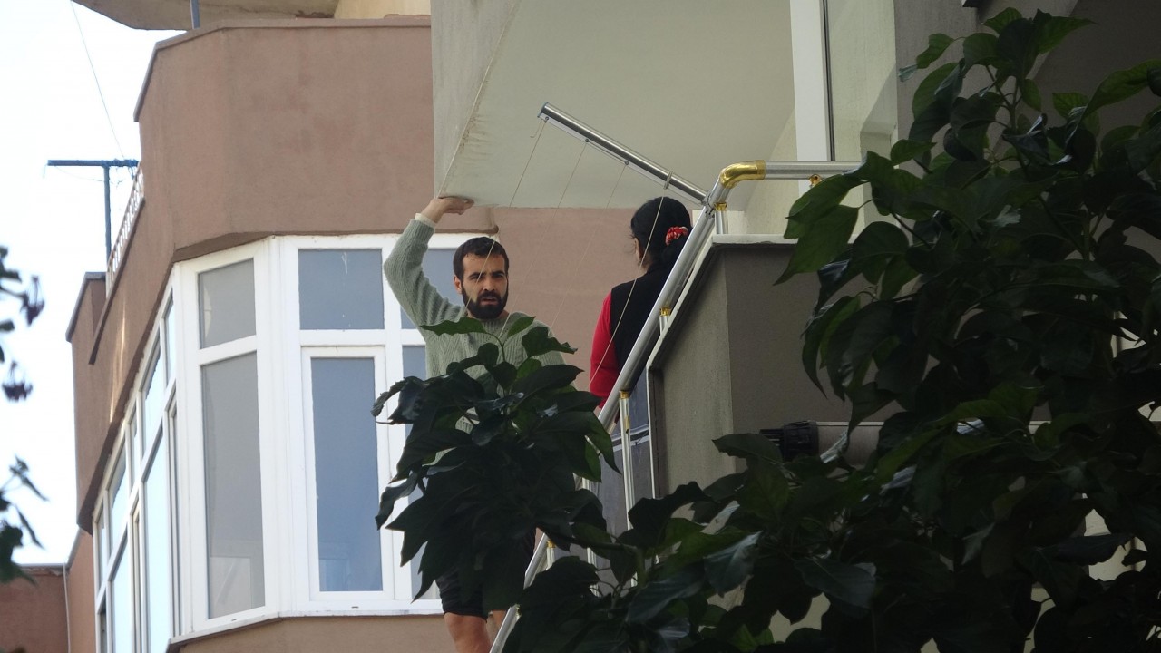 Cezaevi firarisi evi ateşe verdikten sonra intihar girişiminde bulundu