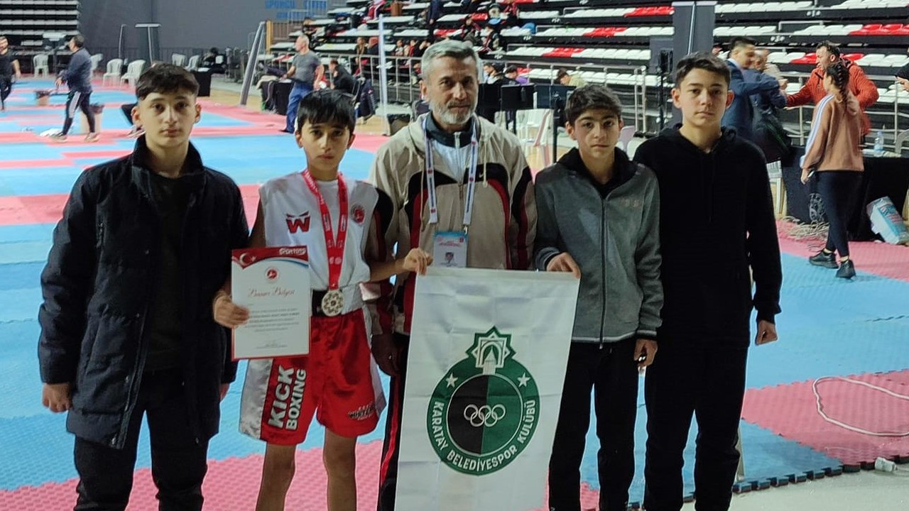 Karatay Belediyespor Kıck Boks takımı Antalya'dan madalya ile döndü 