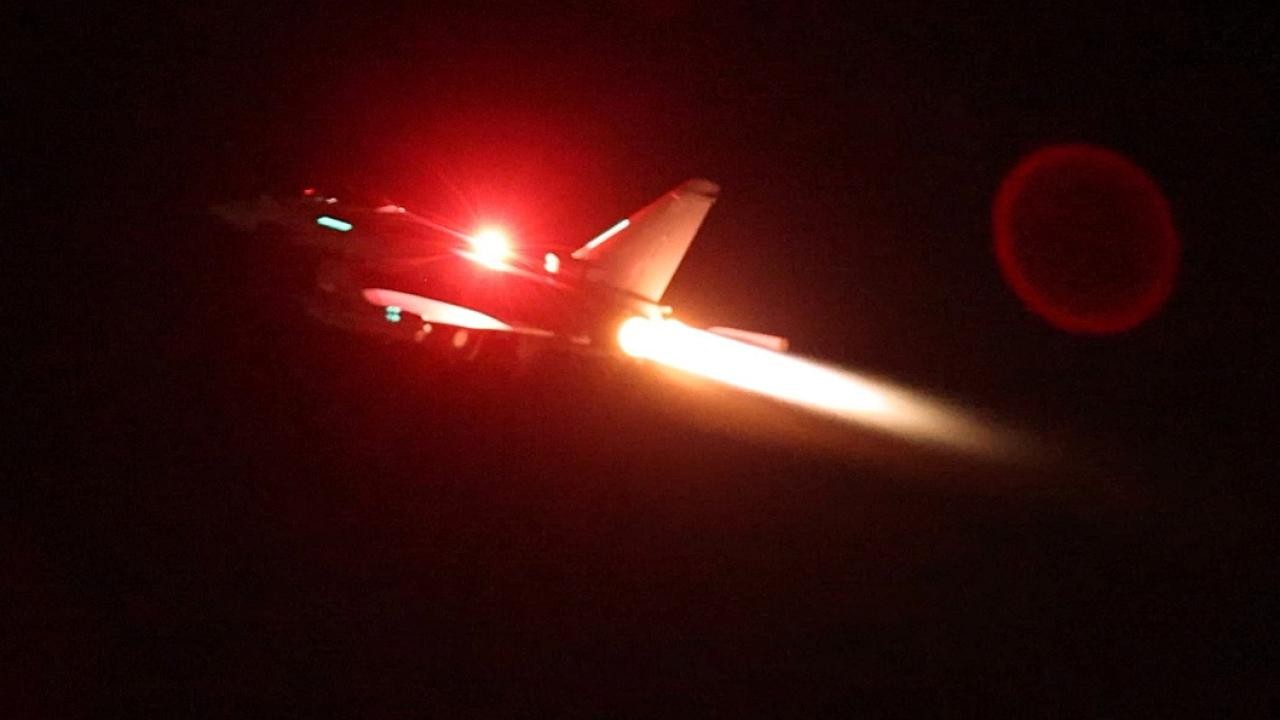 Husiler: ABD ve İngiliz hava kuvvetleri Hudeyde şehrini hedef aldı