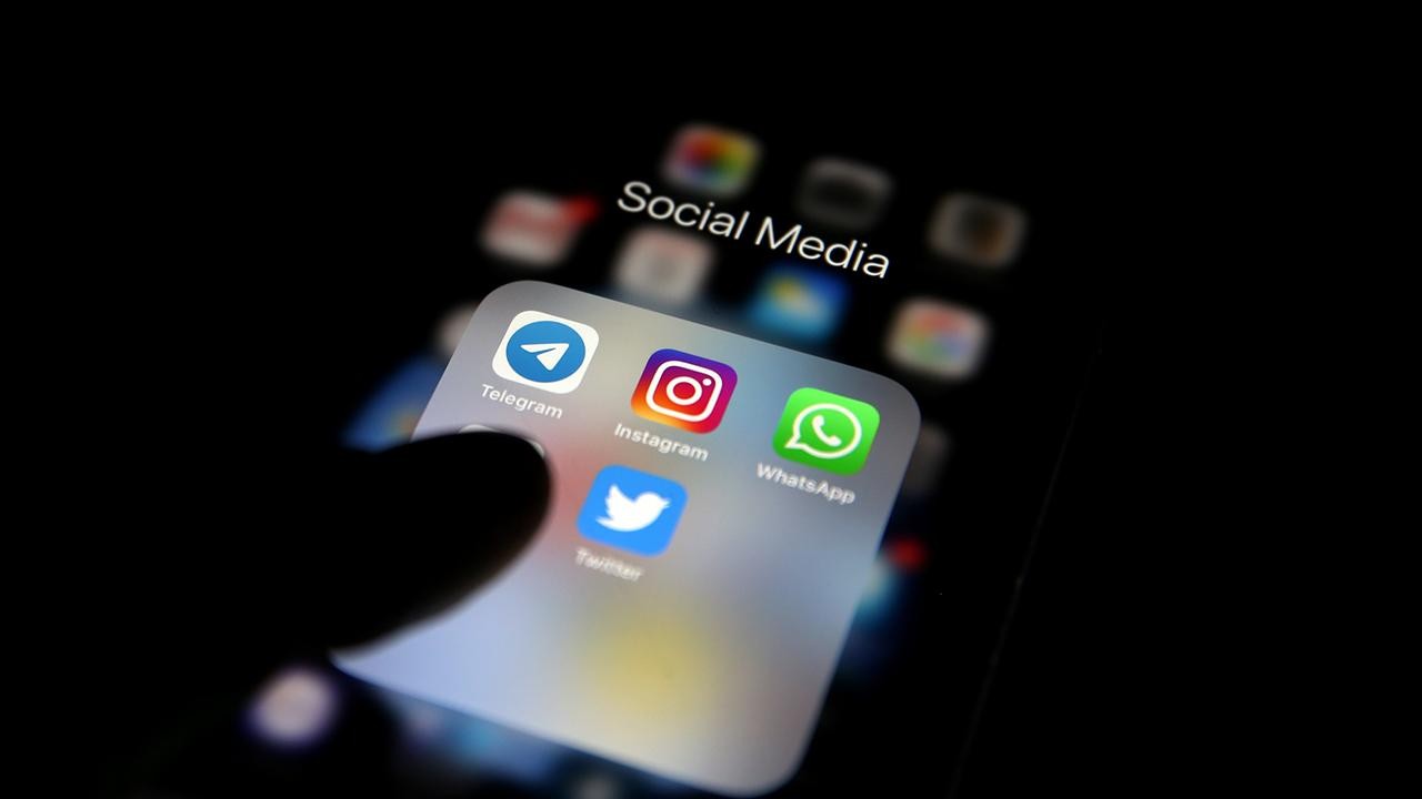 Fransa'da çocukların sosyal medyada mahremiyetini korumayı amaçlayan yasa onaylandı