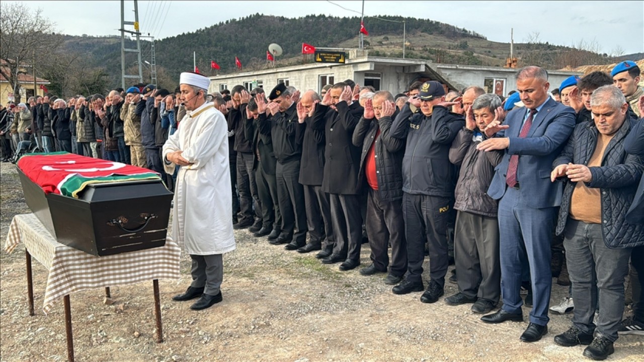 Maden ocağındaki göçükte ölen işçinin cenazesi defnedildi